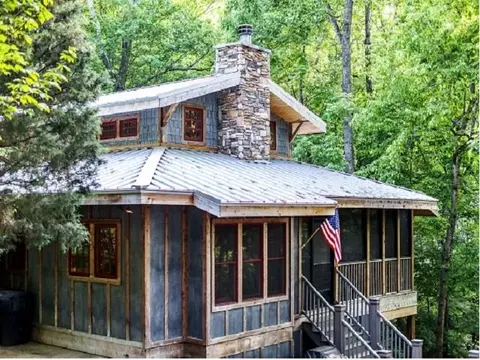 522 Yates Lake Dr, Scottsville, KY 42164