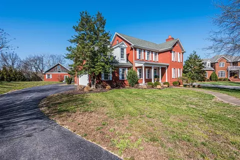 749 Laurelwood Cir, Bowling Green, KY 42103