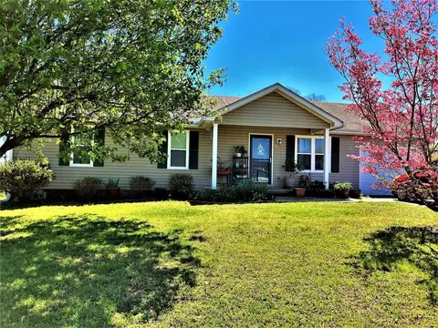 4516 Woodstone Dr, Bowling Green, KY 42101