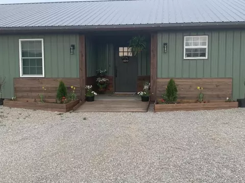 5911 Roseville Rd, Glasgow, KY 42141