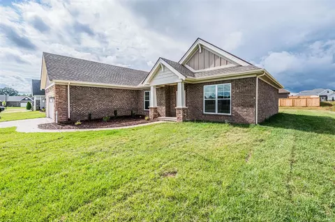 1255 Saddlebred Ln, Bowling Green, KY 42104