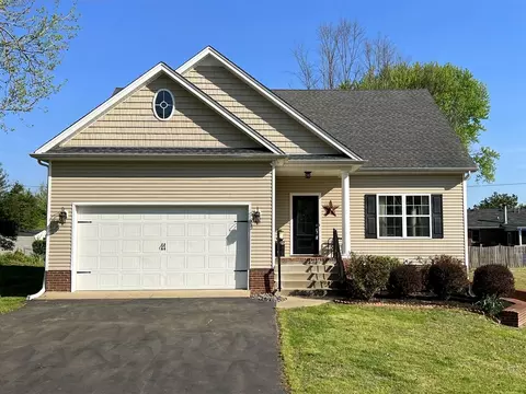 1584 Canterbury Way, Bowling Green, KY 42103
