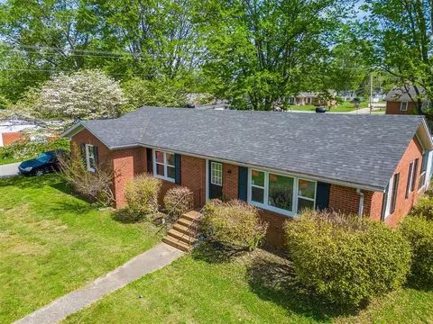 1001 Meadow Ln, Russellville, KY 42276