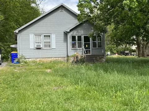 1212 Crewdson Dr, Bowling Green, KY 42101