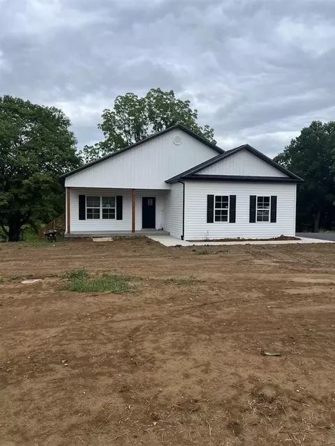 7650 Bowling Green Rd, Scottsville, KY 42164