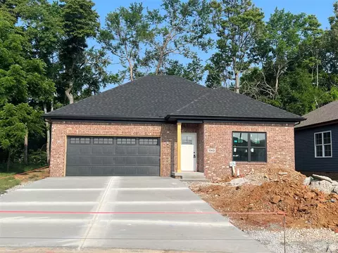 1143 County House Ln, Bowling Green, KY 42101