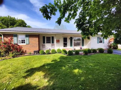 105 Doran Dr, Cave City, KY 42127