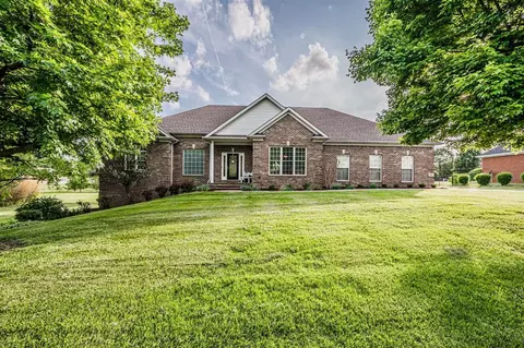 817 Hunters Pointe Ln, Bowling Green, KY 42104