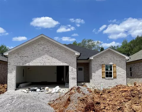 772 Mcintyre St, Bowling Green, KY 42101