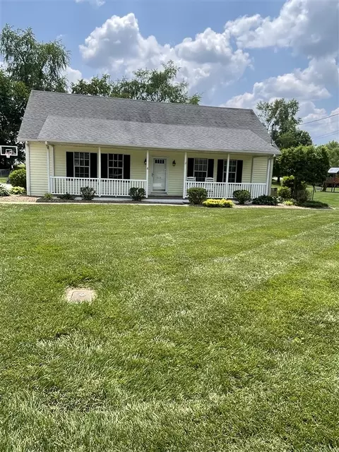 519 Green Valley Dr, Russellville, KY 42276