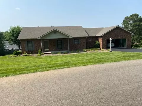 415 Foxhall Rd, Greenville, KY 42345