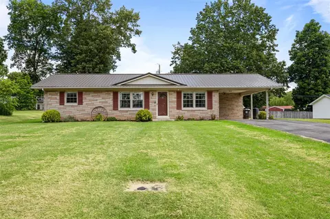 760 Woodland Circle Dr, Scottsville, KY 42164
