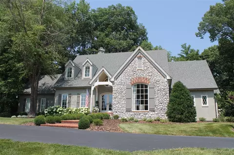 877 Rivergreen Ln, Bowling Green, KY 42103