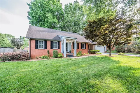 1930 Mosswood Dr, Bowling Green, KY 42104