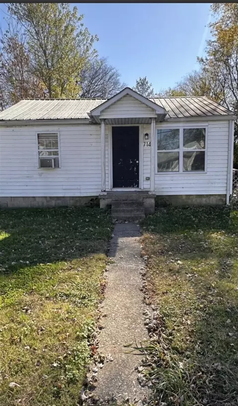 714 E 3rd St, Russellville, KY 42276