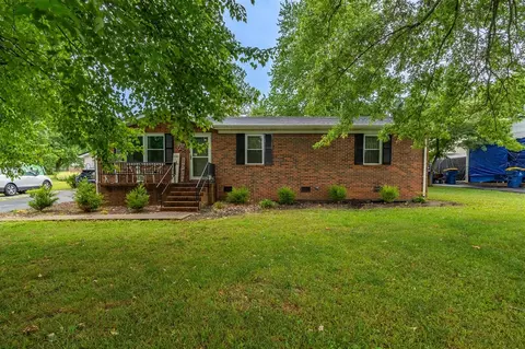 303 Longview Dr, Russellville, KY 42276