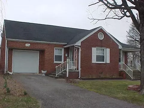 300 Green St, Horse Cave, KY 42749