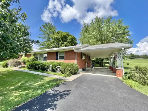 1808 Green Valley Dr, Glasgow, KY 42141