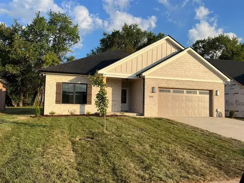 898 Mcintyre St, Bowling Green, KY 42101