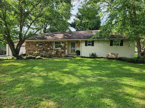 1206 Leaping Deer Ct, Bowling Green, KY 42104