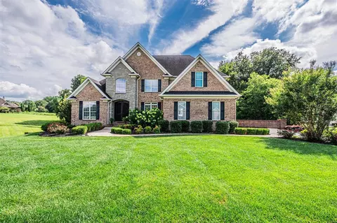 826 Ann Marie Ct, Bowling Green, KY 42103