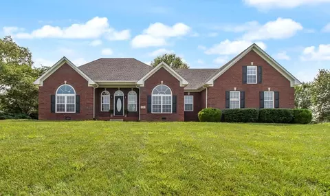 727 Hunters Run Ave, Bowling Green, KY 42104