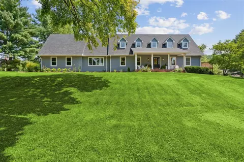 174 Pinehurst Dr, Bowling Green, KY 42103