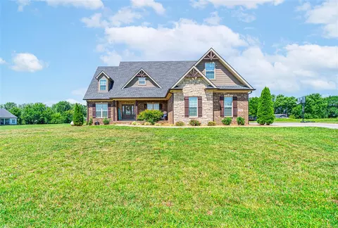 711 Emma Ln, Bowling Green, KY 42101