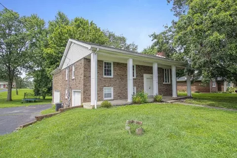 1102 Greenview Dr, Cave City, KY 42127