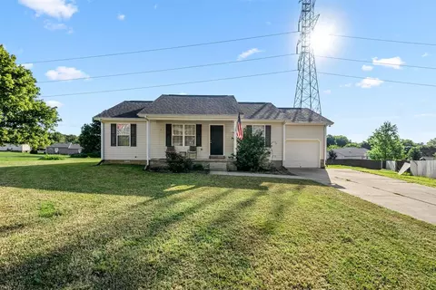 131 Stonewall Ct, Bowling Green, KY 42101