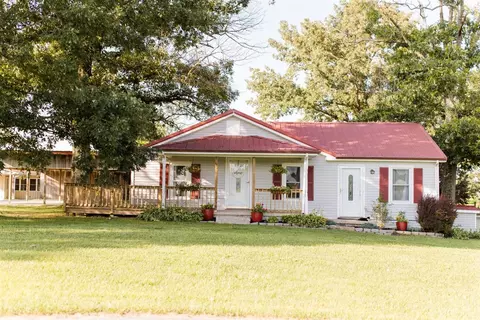 1045 C W Jones Rd, Scottsville, KY 42164