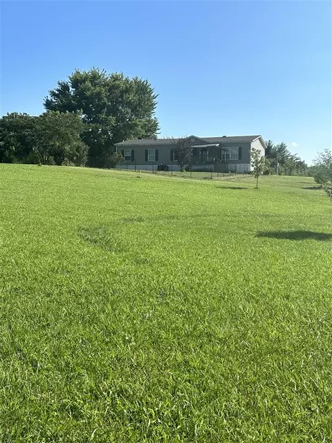 3057 Mitchell Weaver Rd, Scottsville, KY 42164