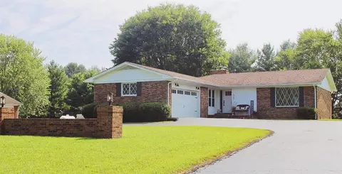 479 Hickory Heights Ct, Bowling Green, KY 42104