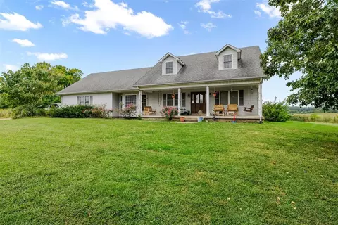 109 Old Horse Cave Rd, Cave City, KY 42127