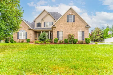 904 Poppy Hills Ct, Bowling Green, KY 42104