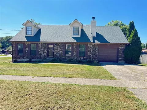 1432 Crestview Dr, Radcliff, KY 40160