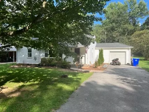 723 Sycamore Dr, Russellville, KY 42276
