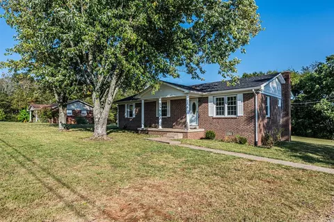 728 Penns Chapel Rd, Bowling Green, KY 42101