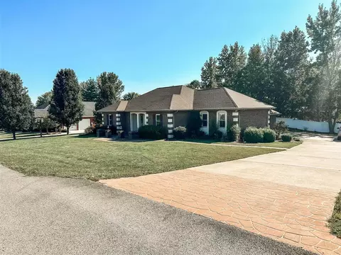 711 Hilltop Ln, Greenville, KY 42345