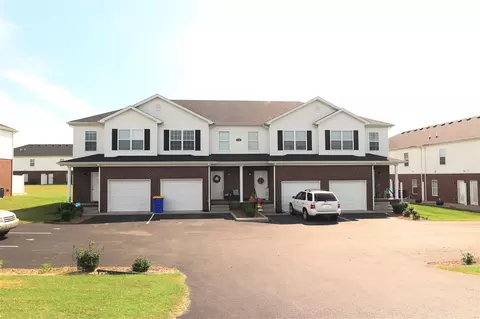 736 Village Creek Dr, Bowling Green, KY 42101