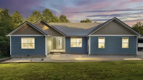 420 Poynters Ln, Cave City, KY 42127