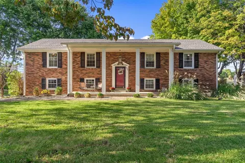 1305 Woodhurst St, Bowling Green, KY 42104