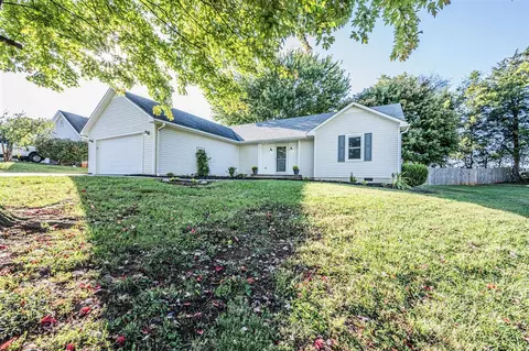 285 Peach Blossom Ln, Bowling Green, KY 42103