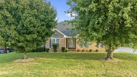 712 Summerlin Dr, Bowling Green, KY 42104