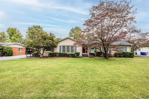 648 Hampton Dr, Bowling Green, KY 42103