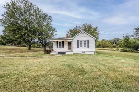 1417 N 2nd St, Central City, KY 42330