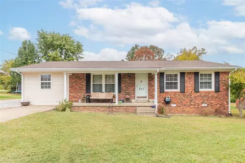 103 Arch Moore St, Morgantown, KY 42261