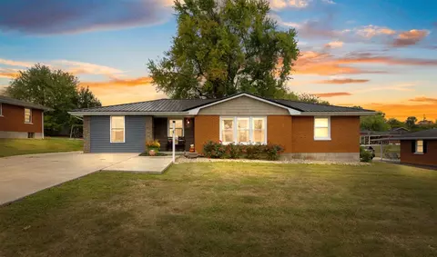 316 Sharon Dr, Campbellsville, KY 42718