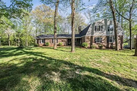 284 W Windsor Cir, Bowling Green, KY 42101