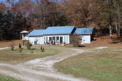 4566 Rochester Rd, Morgantown, KY 42261